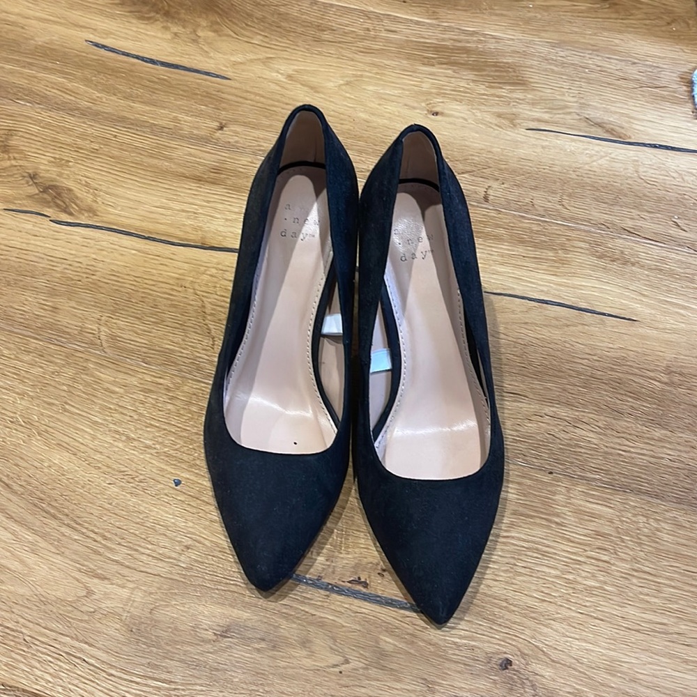 A New Day black pumps